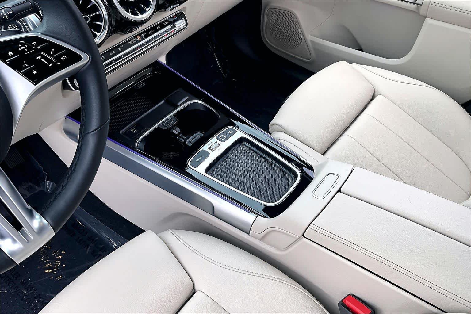 Certified Used 2025 Polar White Mercedes-Benz GLB 250 image 17