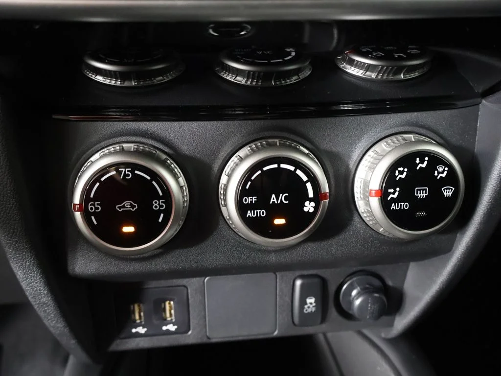 New 2027 White Mitsubishi 2.0 ES AWC image 39