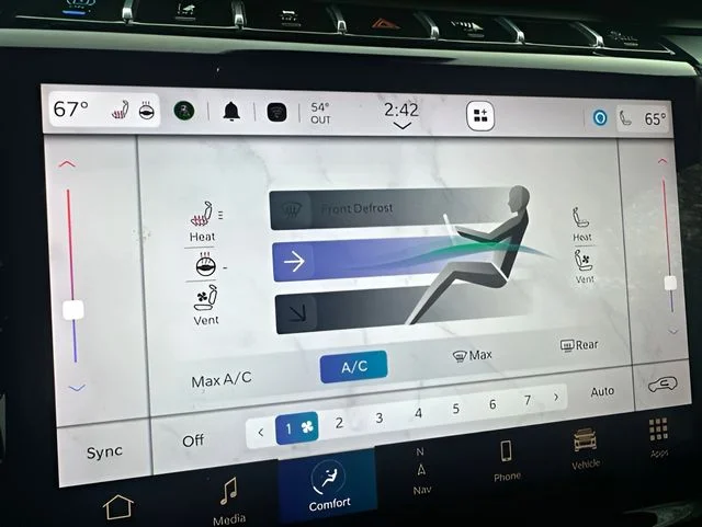 Used 2022 White Jeep 4xe image 18