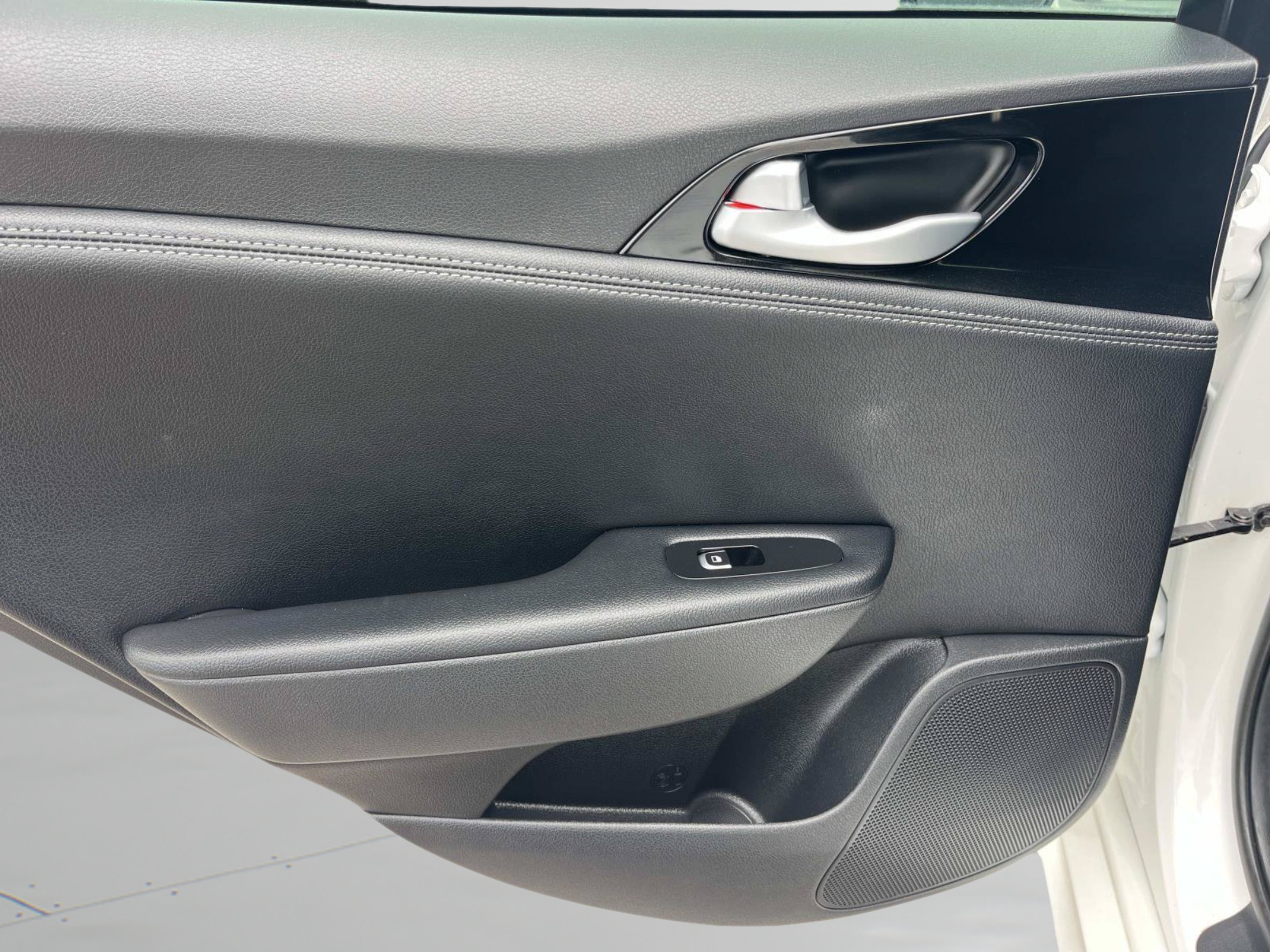 Used 2021 Snow White Pearl Kia GT-Line image 19