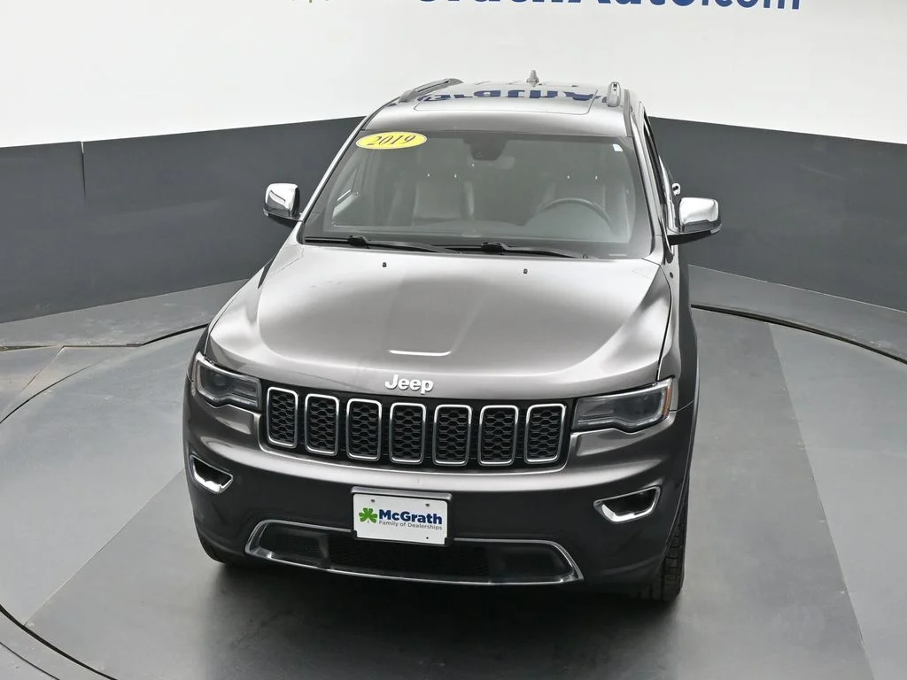 Used 2019 Gray Jeep Limited image 30