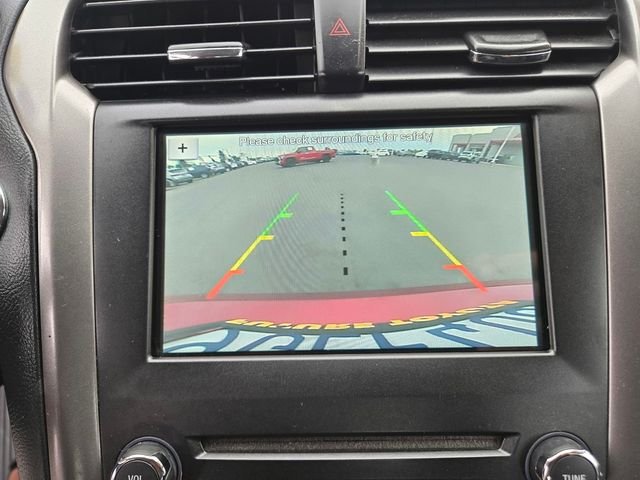 Used 2017 Red Ford SE image 11