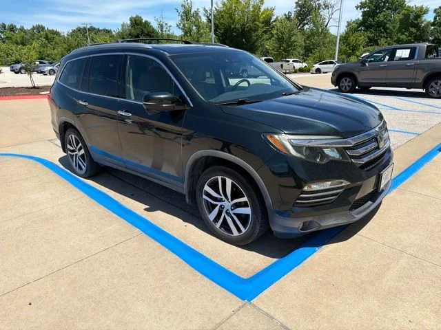 Used 2016 Black Forest Pearl Honda Touring image 2
