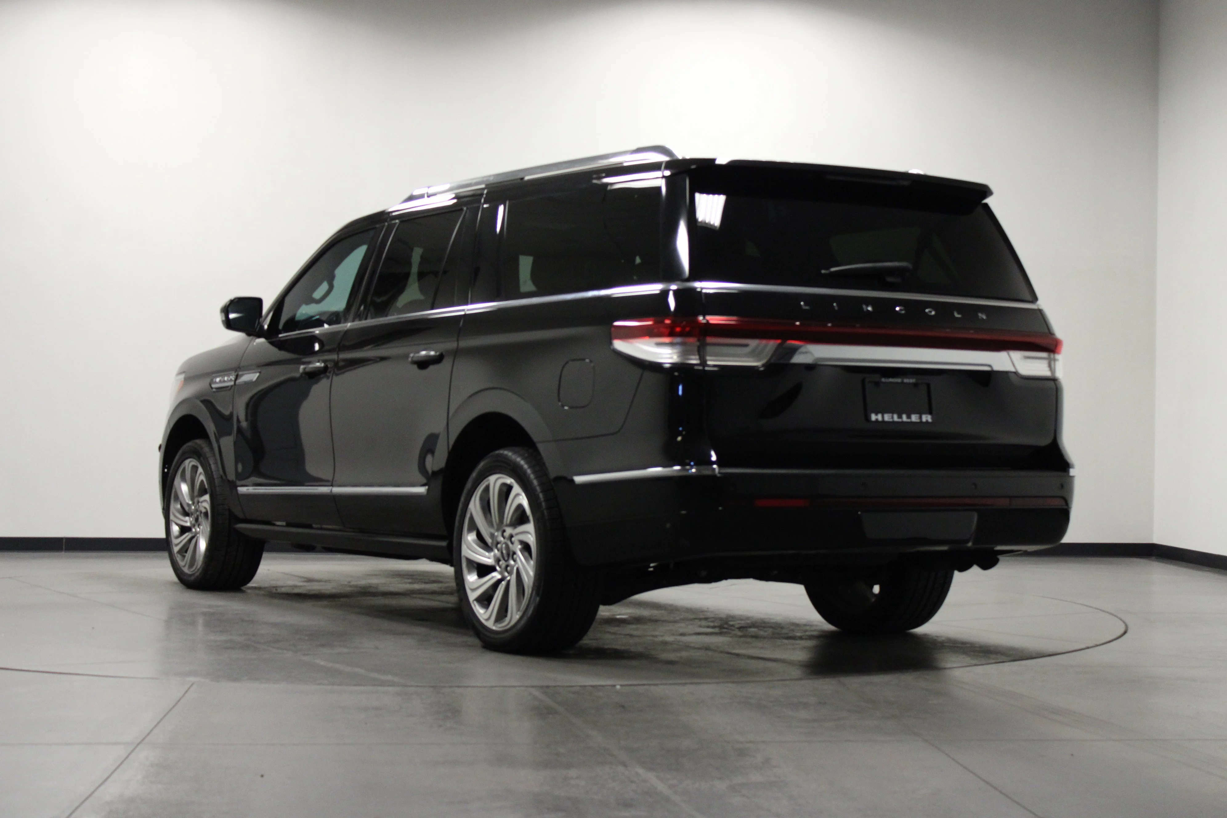 Used 2024 Black Metallic Lincoln Premiere image 6