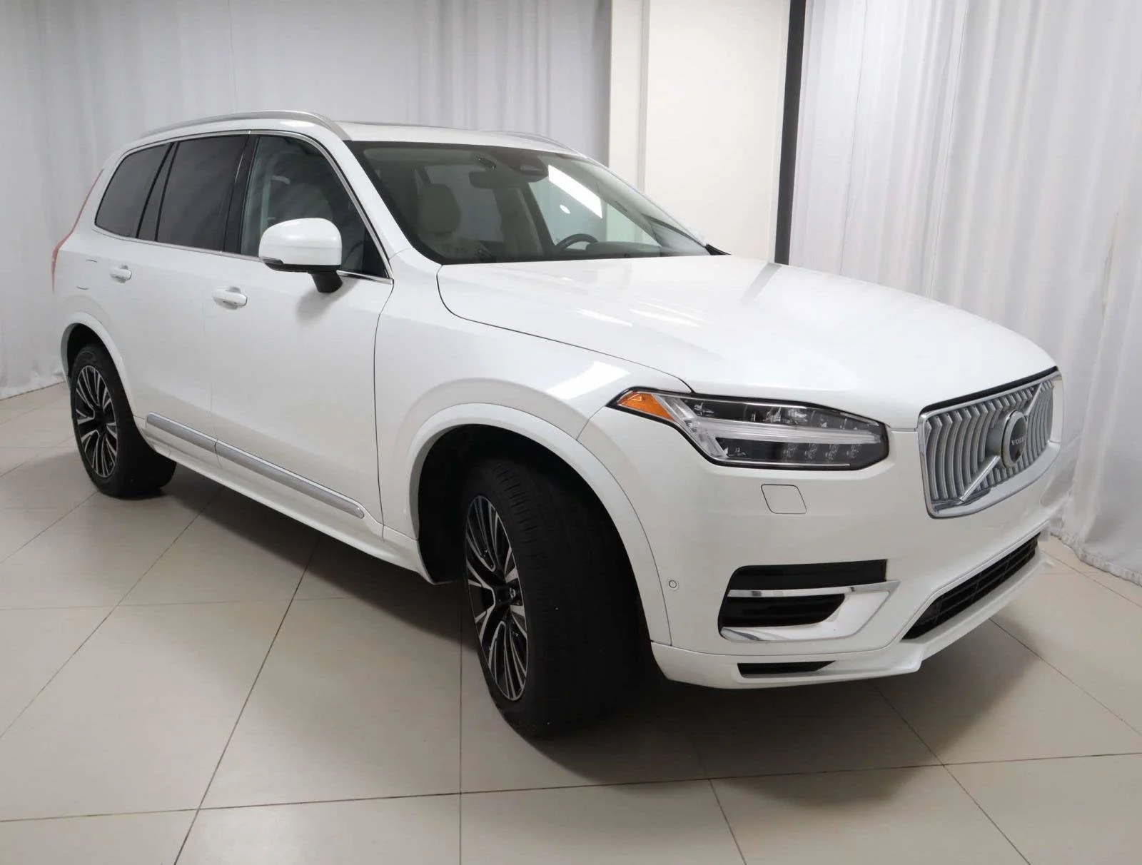 Used 2025 White Volvo Plus image 7