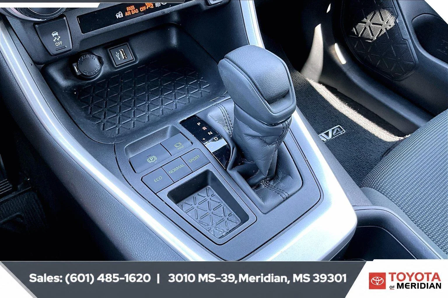 Used 2024 Ice Cap Toyota LE image 23