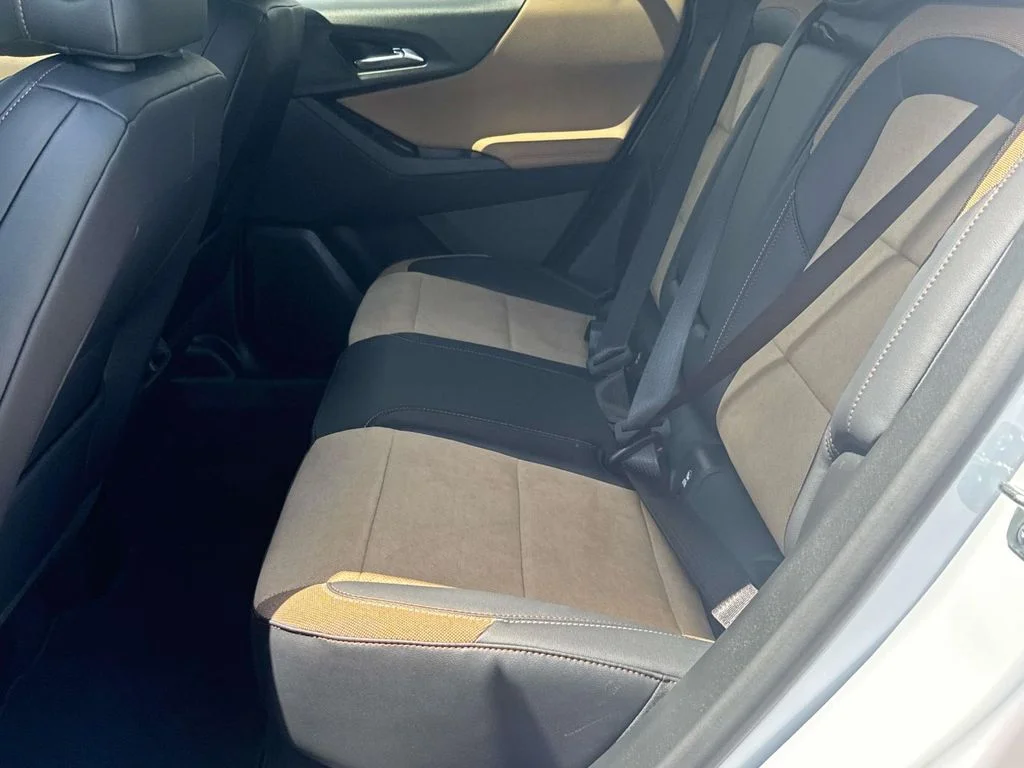 New 2027 Polar White Tricoat Chevrolet ACTIV image 22