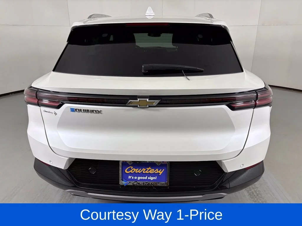 Certified Used 2024 Iridescent Pearl Tricoat Chevrolet 2LT image 9