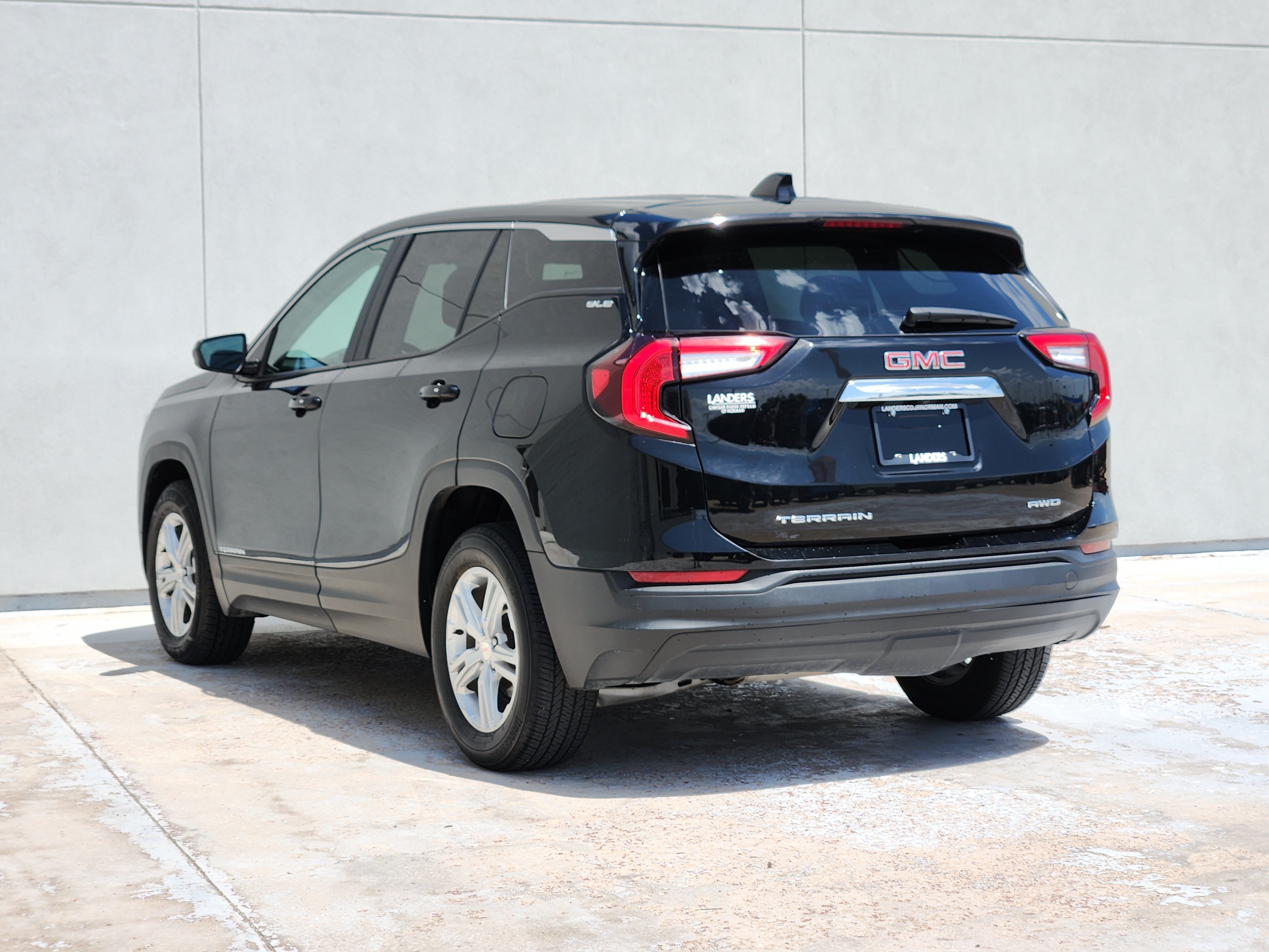 Used 2024 Ebony Twilight Metallic GMC SLE image 7