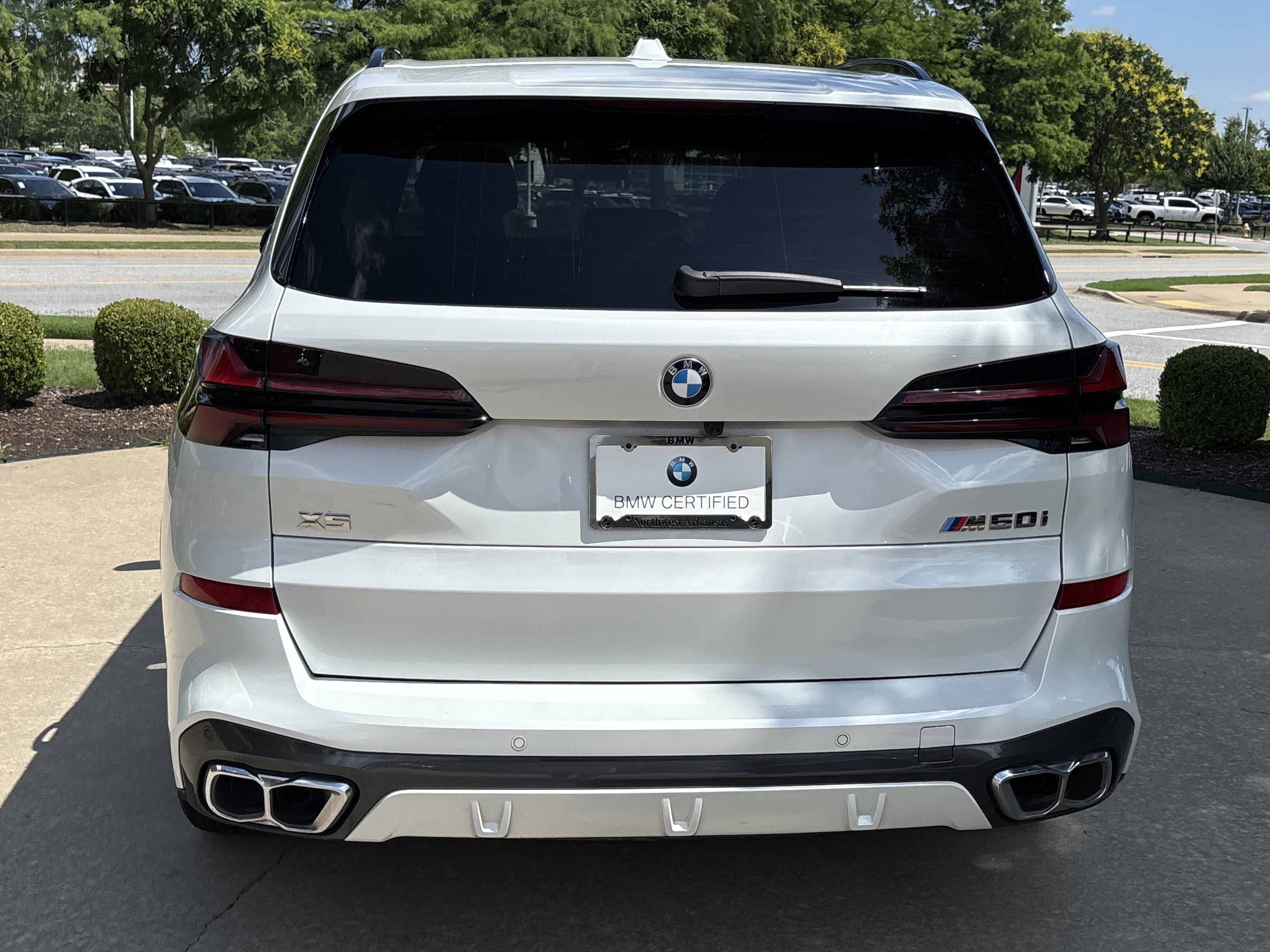 Used 2025 Mineral White Metallic BMW M60i image 4