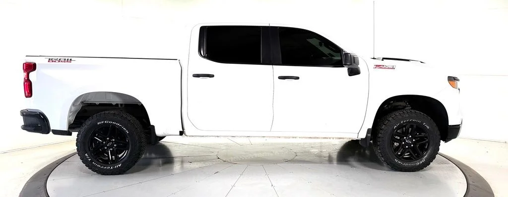 Used 2025 White Chevrolet Custom Trail Boss image 3