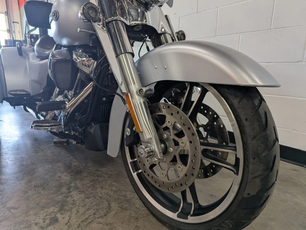 Certified Used 2020 Barracuda Silver Denim Harley-Davidson® FLRT - Freewheeler image 4