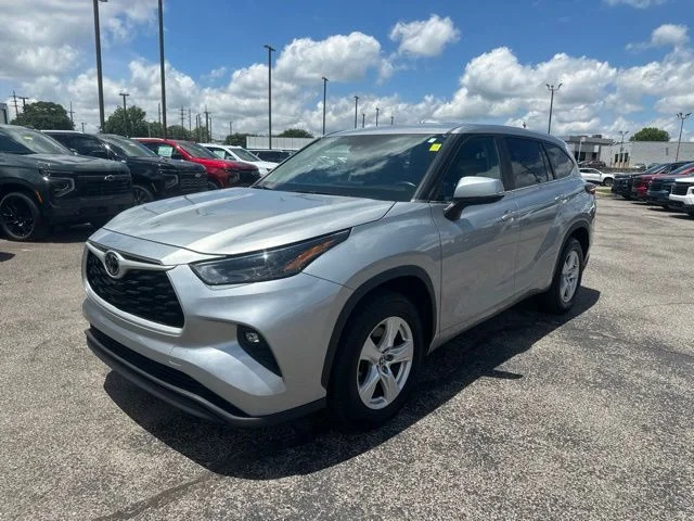 Used 2023 Silver Toyota LE image 7