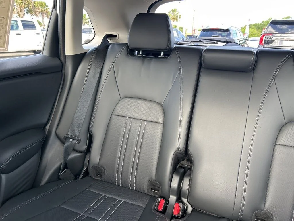 Used 2023 White Honda EX-L image 12