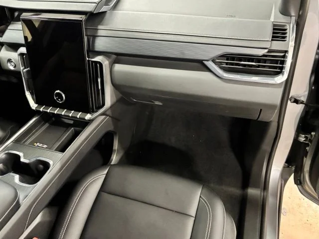 Used 2026 Silver GMC Elevation image 21