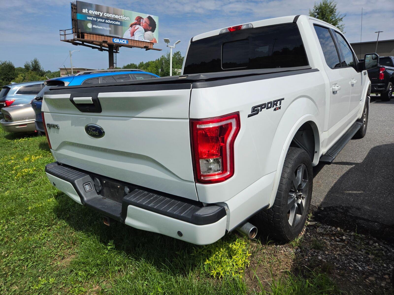 Used 2017 Oxford White Ford XLT image 7
