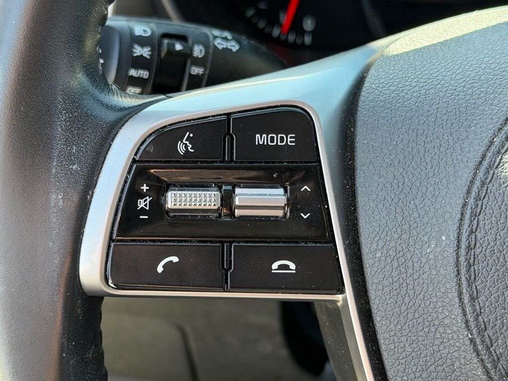 Used 2019 White Kia EX image 16