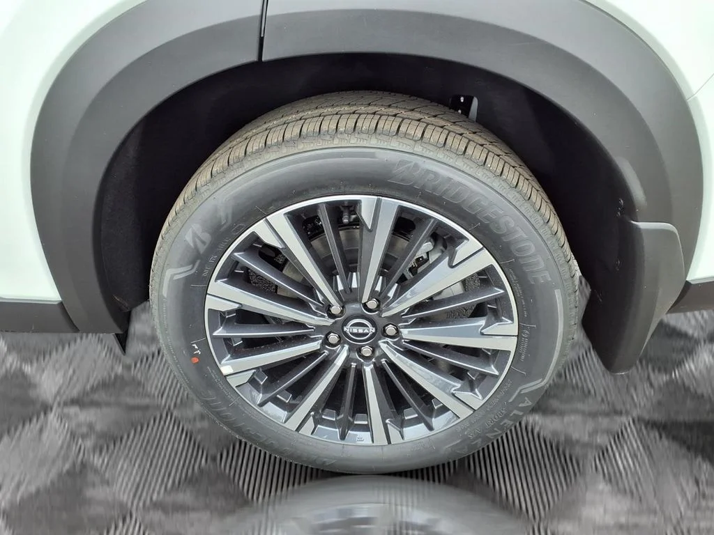 New 2026 Everest White Pearl TriCoat Nissan Platinum image 20