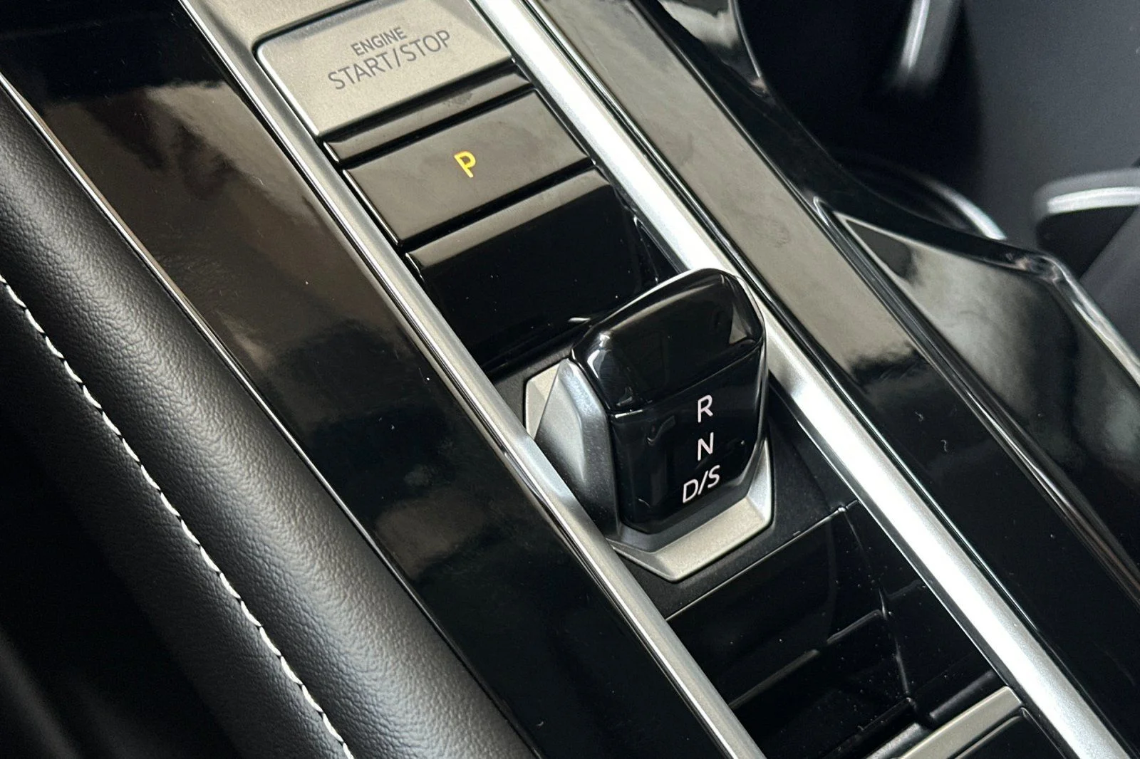 New 2026 Black Volkswagen 2.0T SE w/Technology image 20