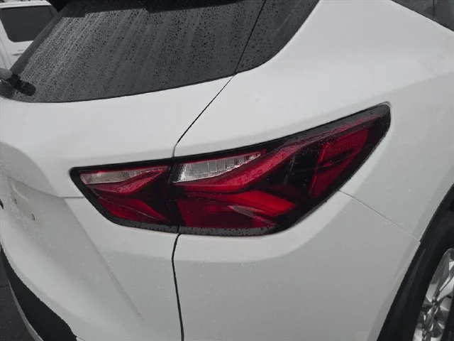 Used 2022 SUMMIT WHITE Chevrolet LT image 23