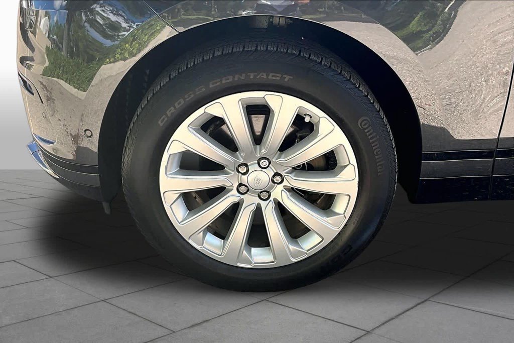 Used 2018 Gray Land Rover S image 11