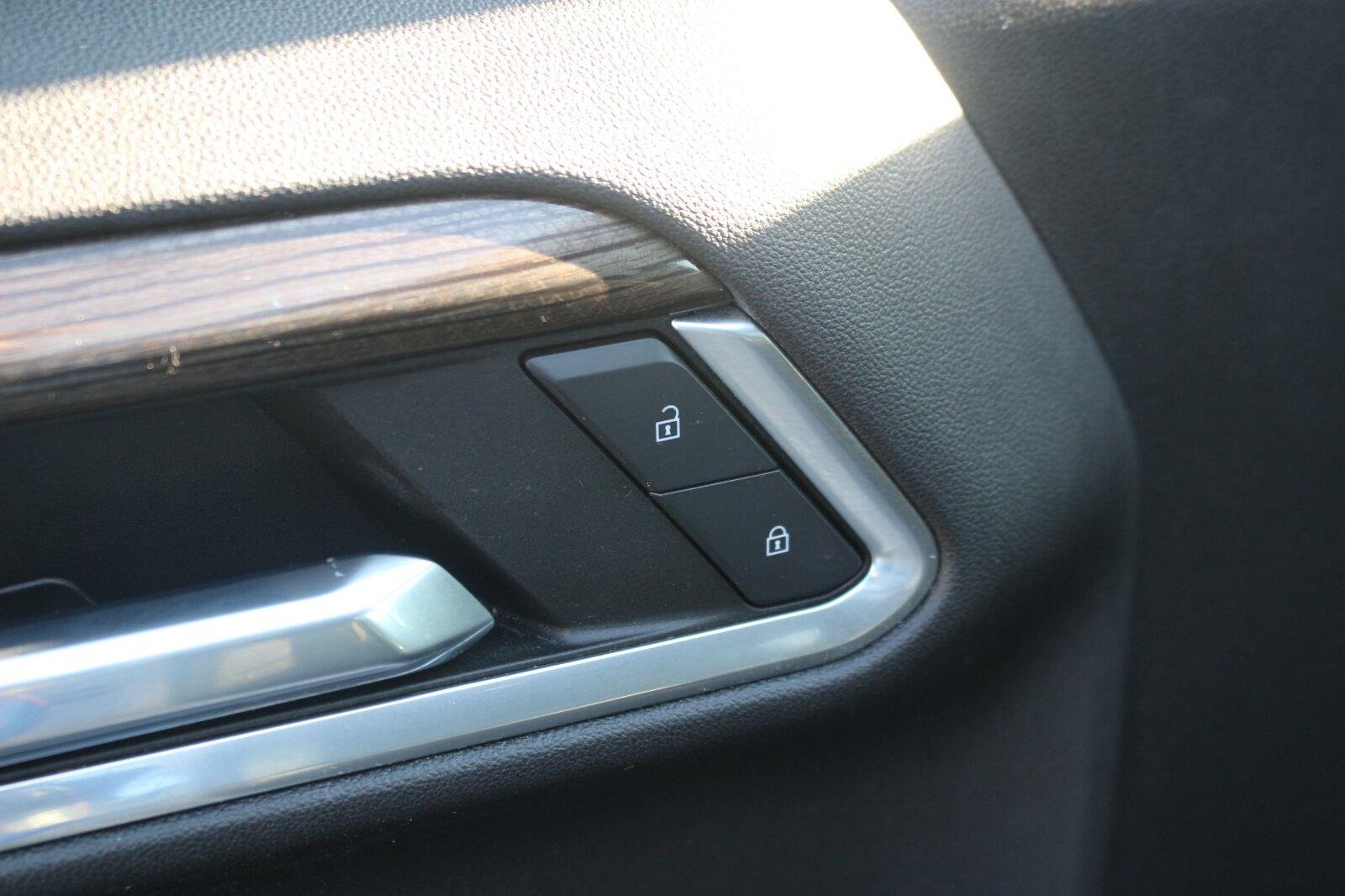 Used 2022 SUMMIT WHITE Chevrolet LT image 14