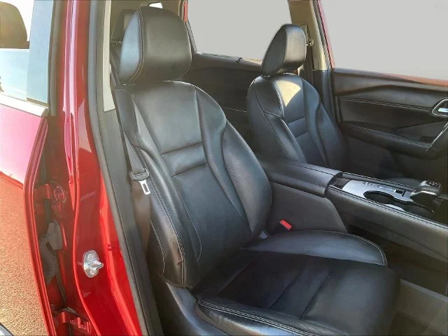 Used 2021 Red Nissan SL image 31
