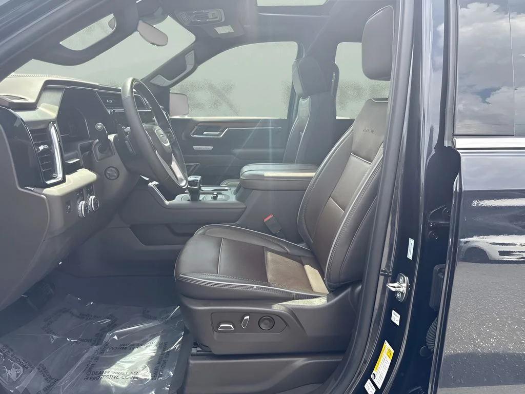 Used 2023 Silver GMC Denali image 5