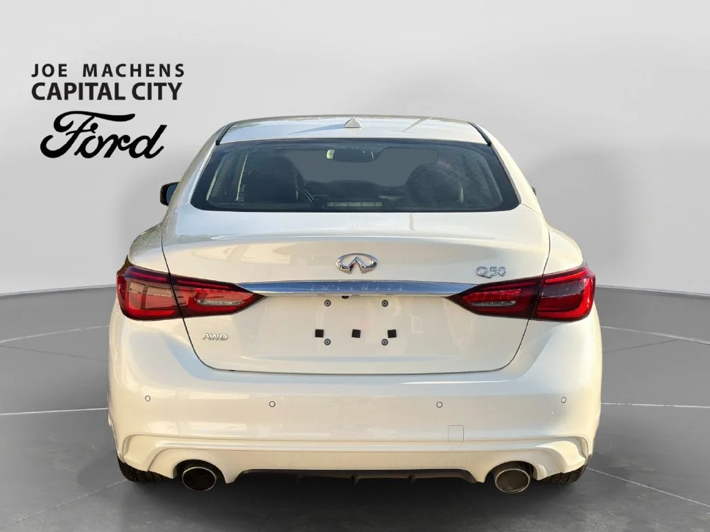 Used 2023 White INFINITI LUXE image 6