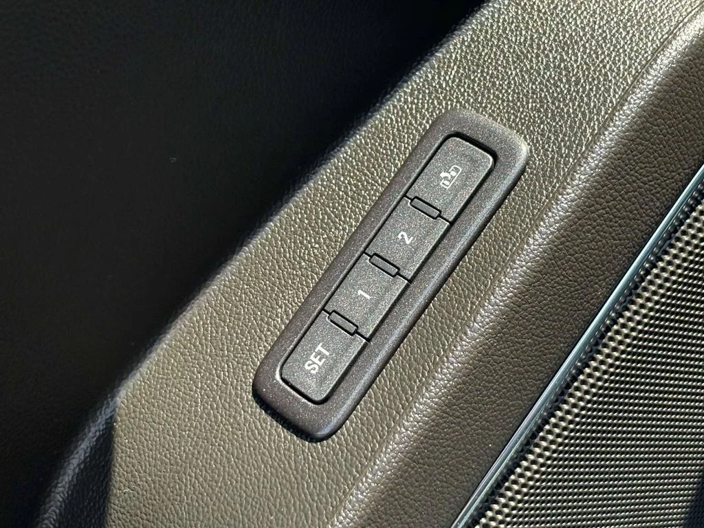 Used 2018 Silver Chevrolet LT image 21