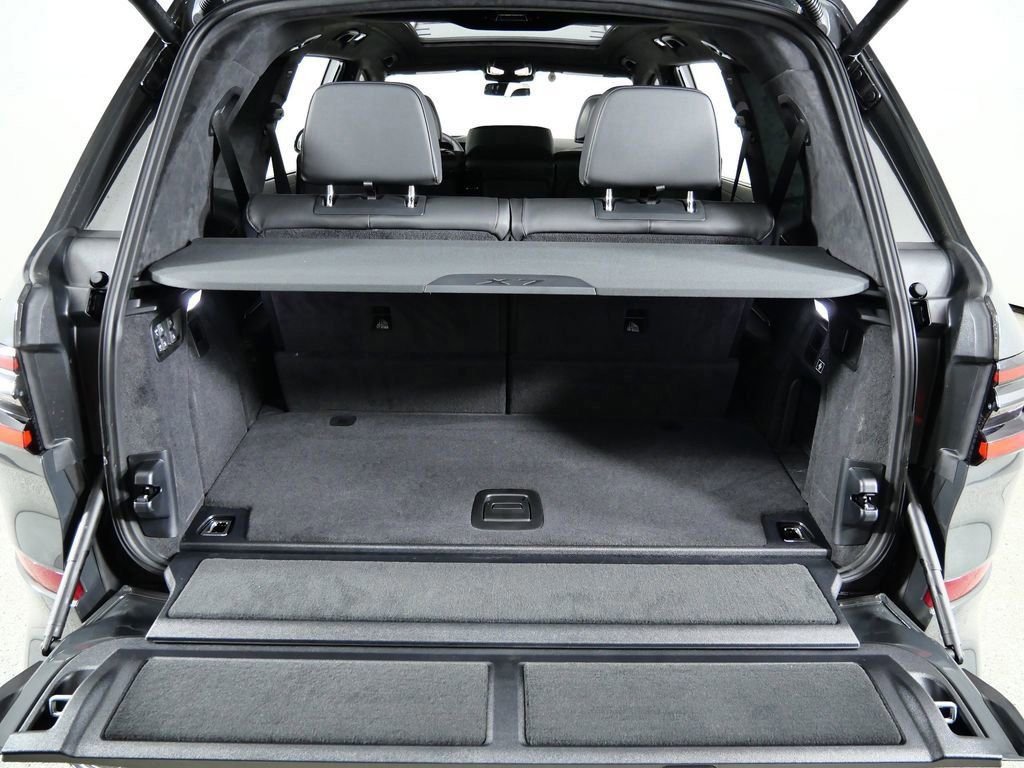 Used 2026 Dravit Grey Metallic BMW xDrive40i image 30