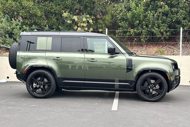 New 2026 Woolstone Green Land Rover X-Dynamic SE image 6