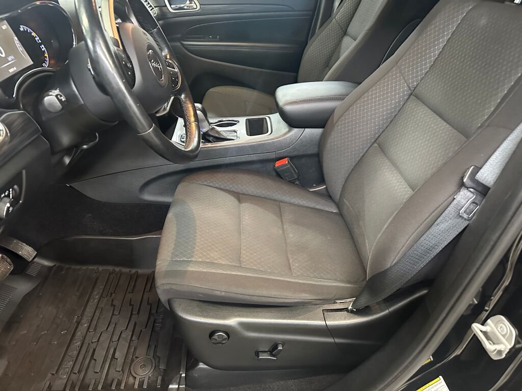 Certified Used 2020 Diamond Black Crystal Pearl Coat Jeep Laredo E image 5