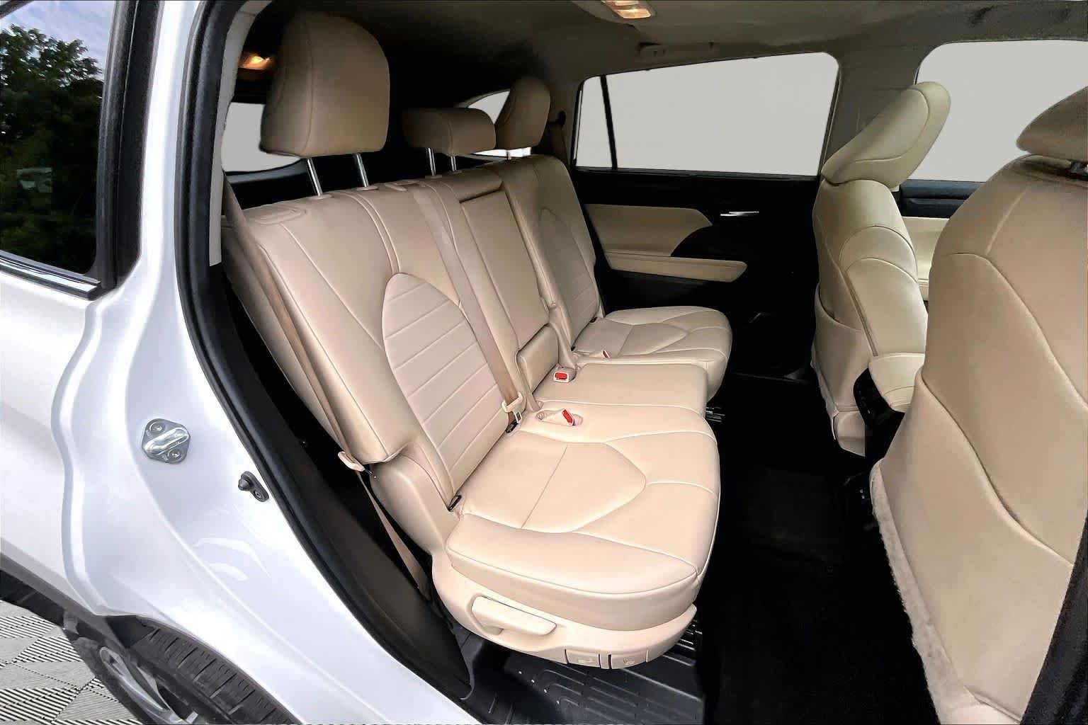 Used 2023 Wind Chill Pearl Toyota XLE image 20