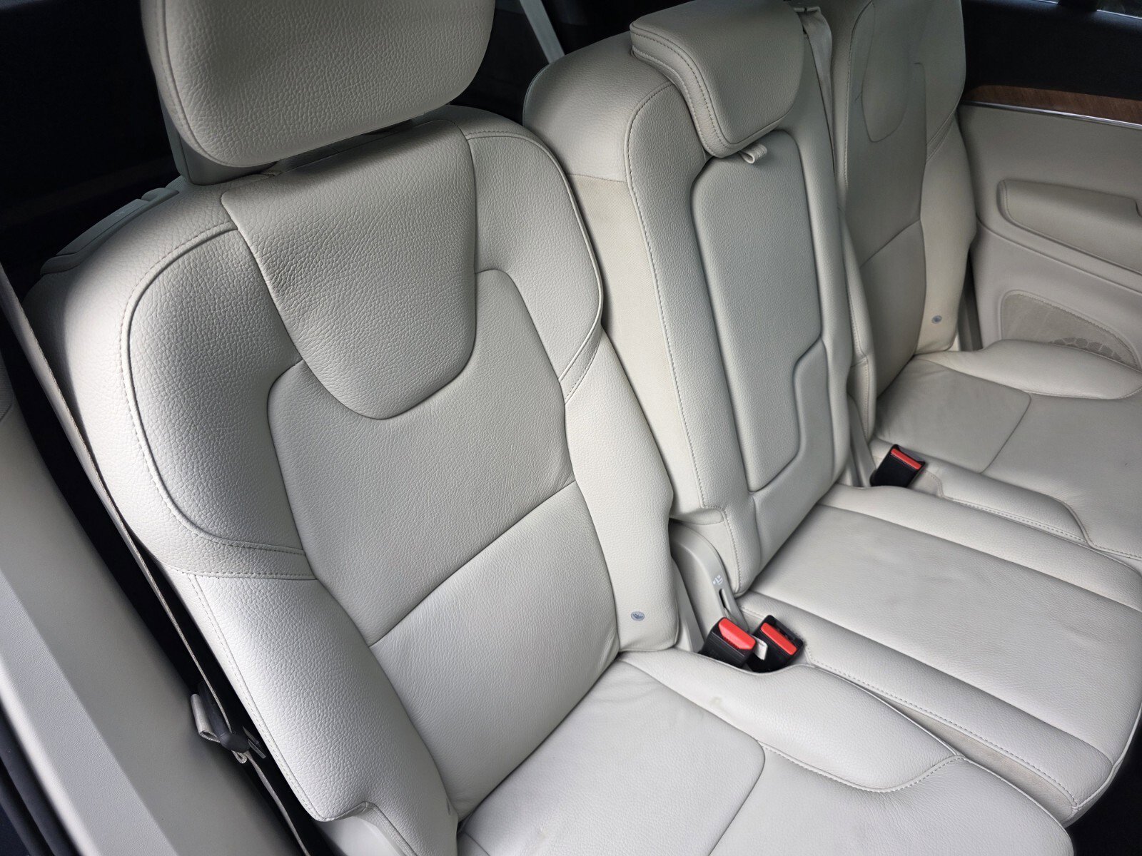 Used 2022 Denim Blue Metallic Volvo Momentum image 25