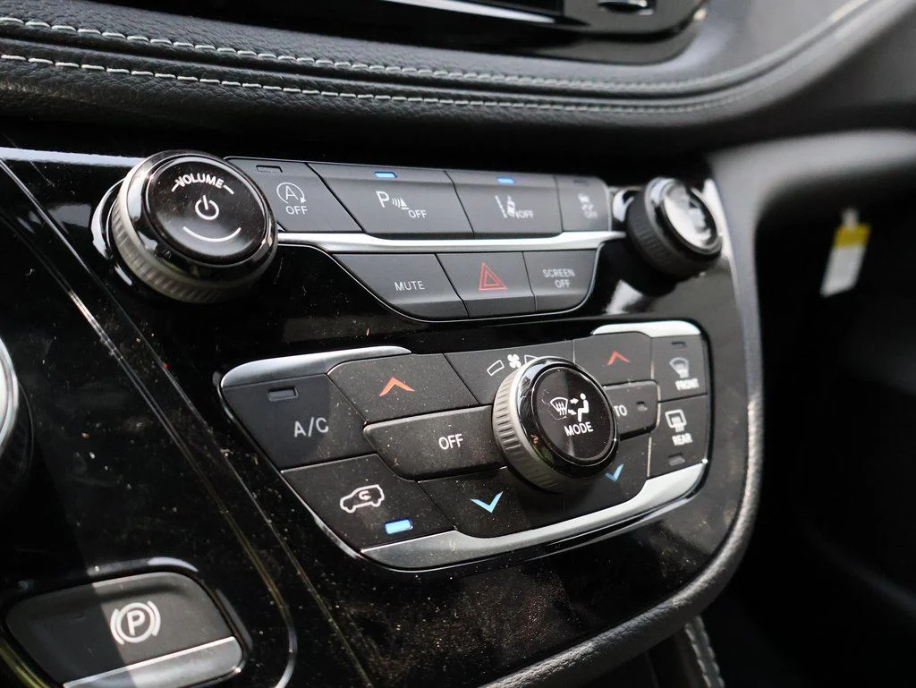 2026 Chrysler Pacifica Limited - Photo 38