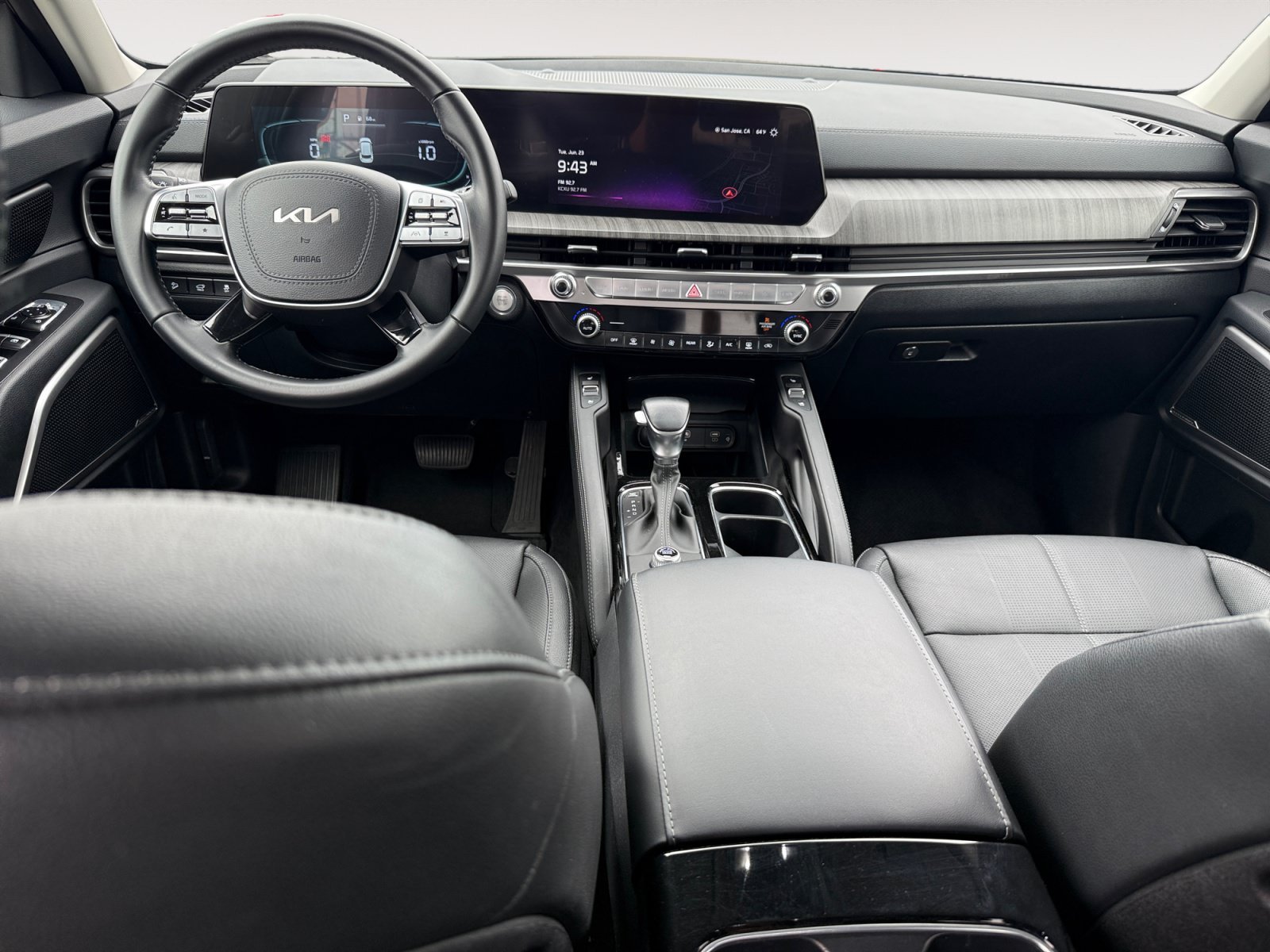 Certified Used 2025 Moss Kia EX image 15