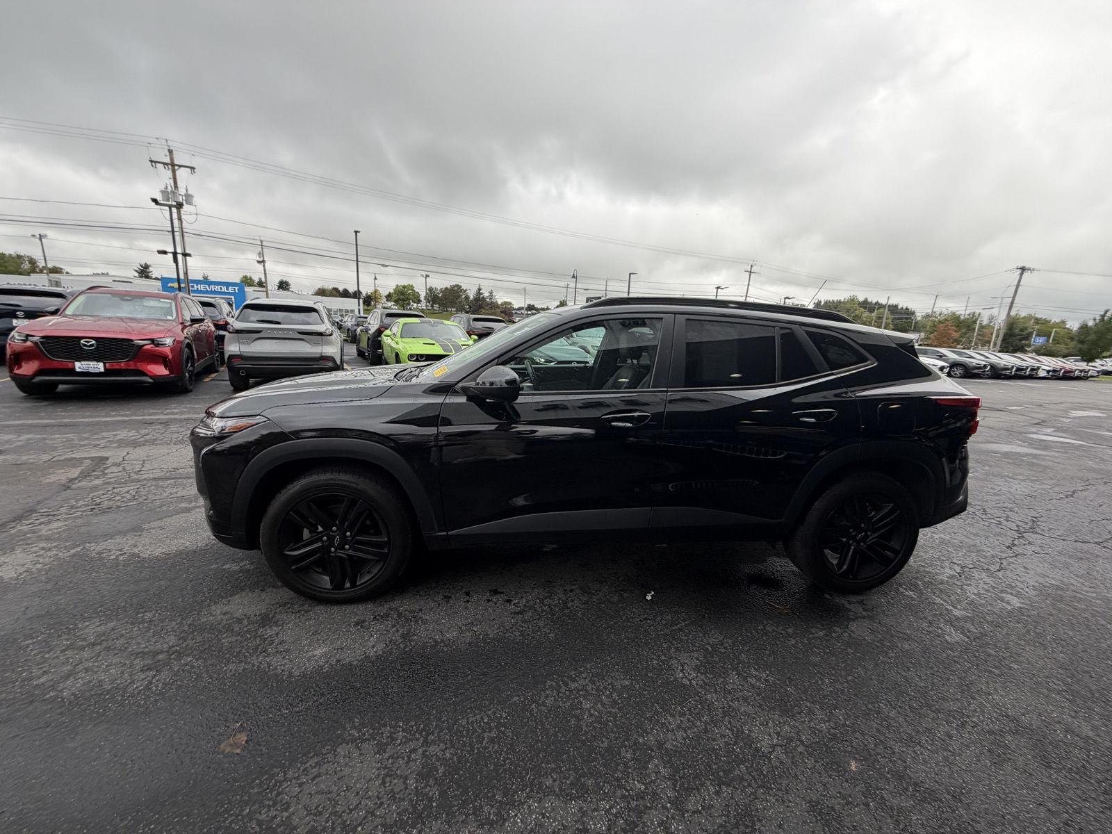Used 2024 Mosaic Black Metallic Chevrolet ACTIV image 6