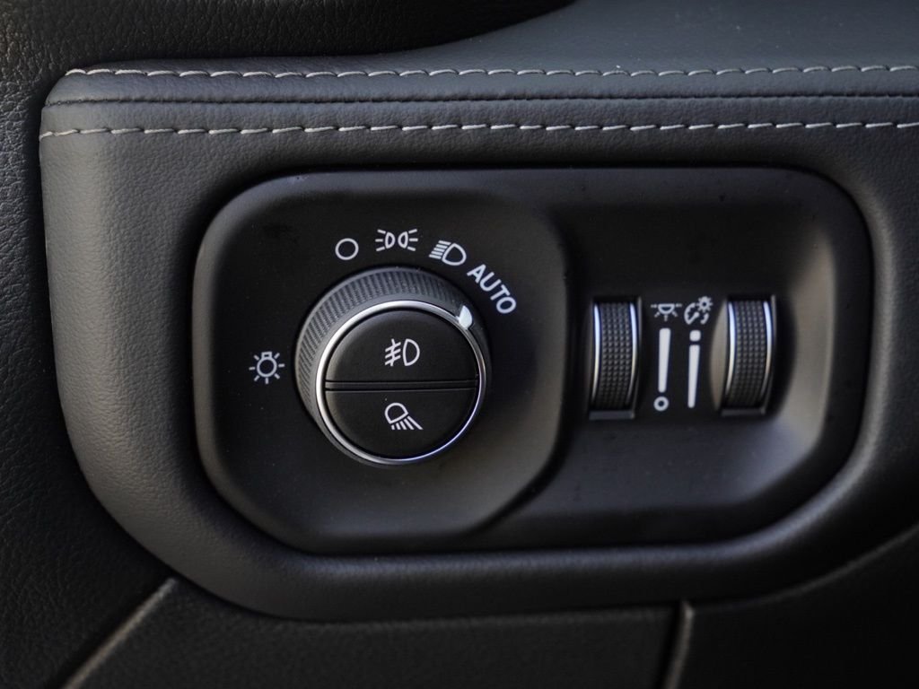 New 2026 Bright White Clear-Coat Exterior Paint RAM Limited image 11