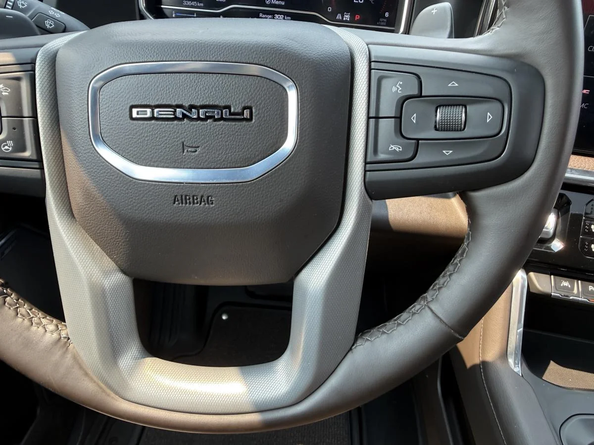 Used 2025 Silver GMC Denali image 33
