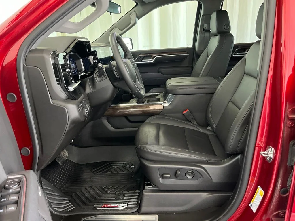 Used 2025 Red Chevrolet RST image 3