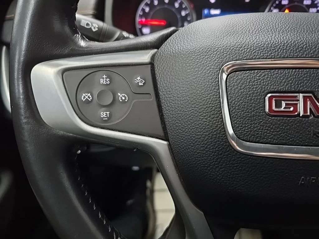 Used 2021 White GMC SLE image 19