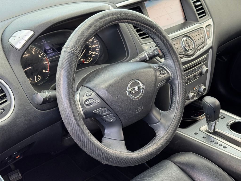 Used 2018 Red Nissan SL image 19