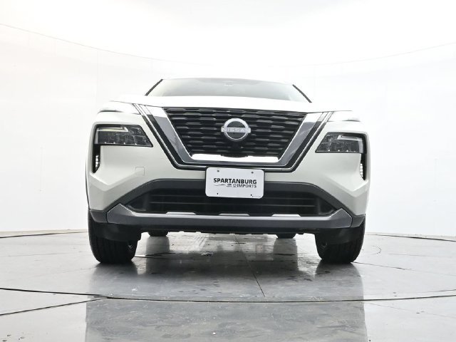 Used 2023 White Nissan SL image 27