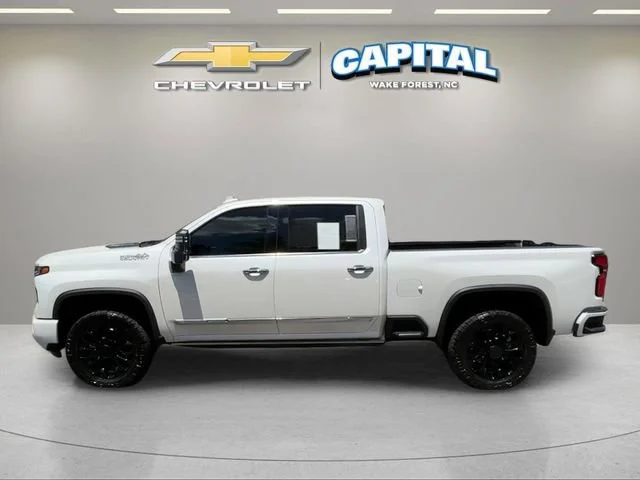Used 2025 Iridescent Pearl Tricoat Chevrolet High Country image 2