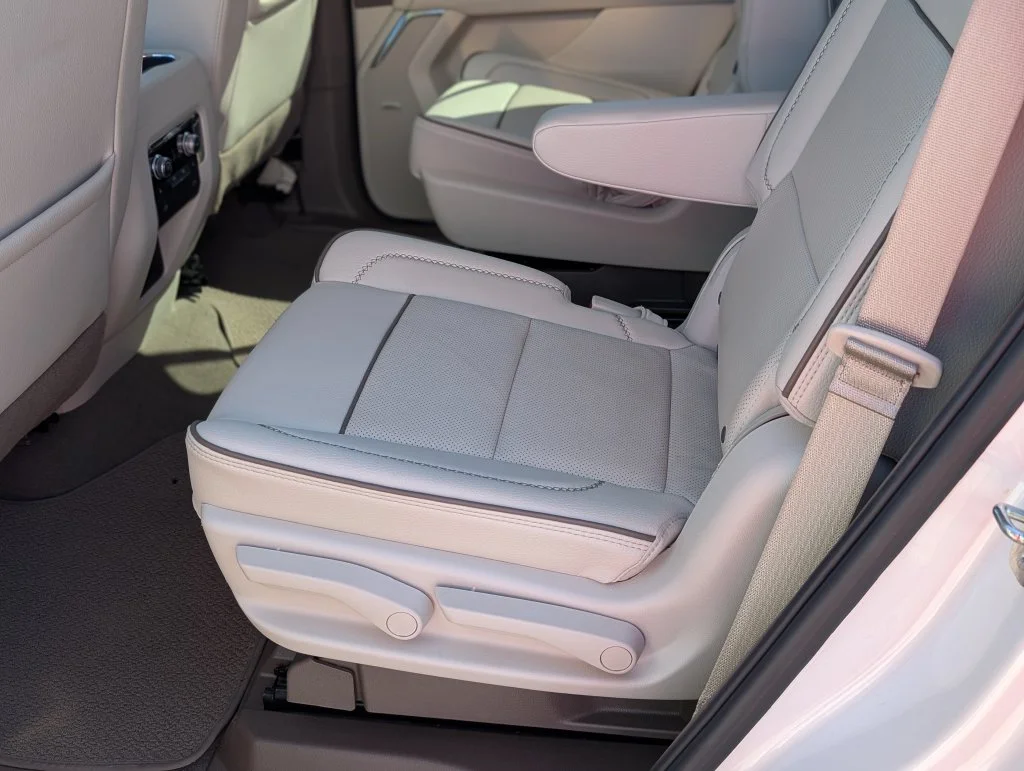 Used 2023 White GMC Denali image 34