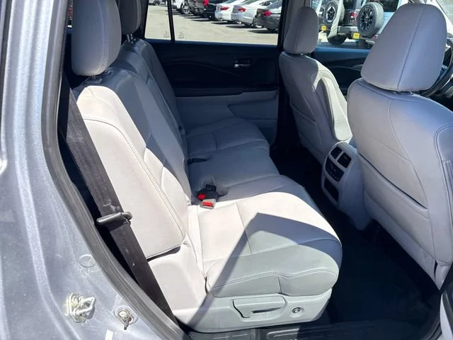 Used 2016 Lunar Silver Metallic Honda EX-L image 11