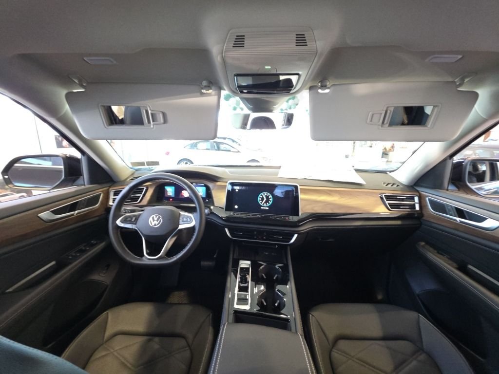 2026 Volkswagen Atlas SE w/Tech - Photo 30