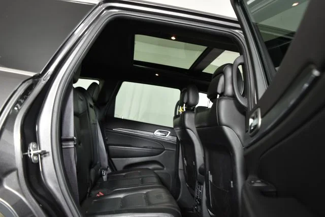 Used 2020 Gray Jeep Limited image 16