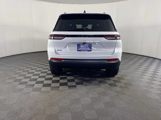 New 2026 Bright White Clear-Coat Exterior Paint Jeep Limited image 10